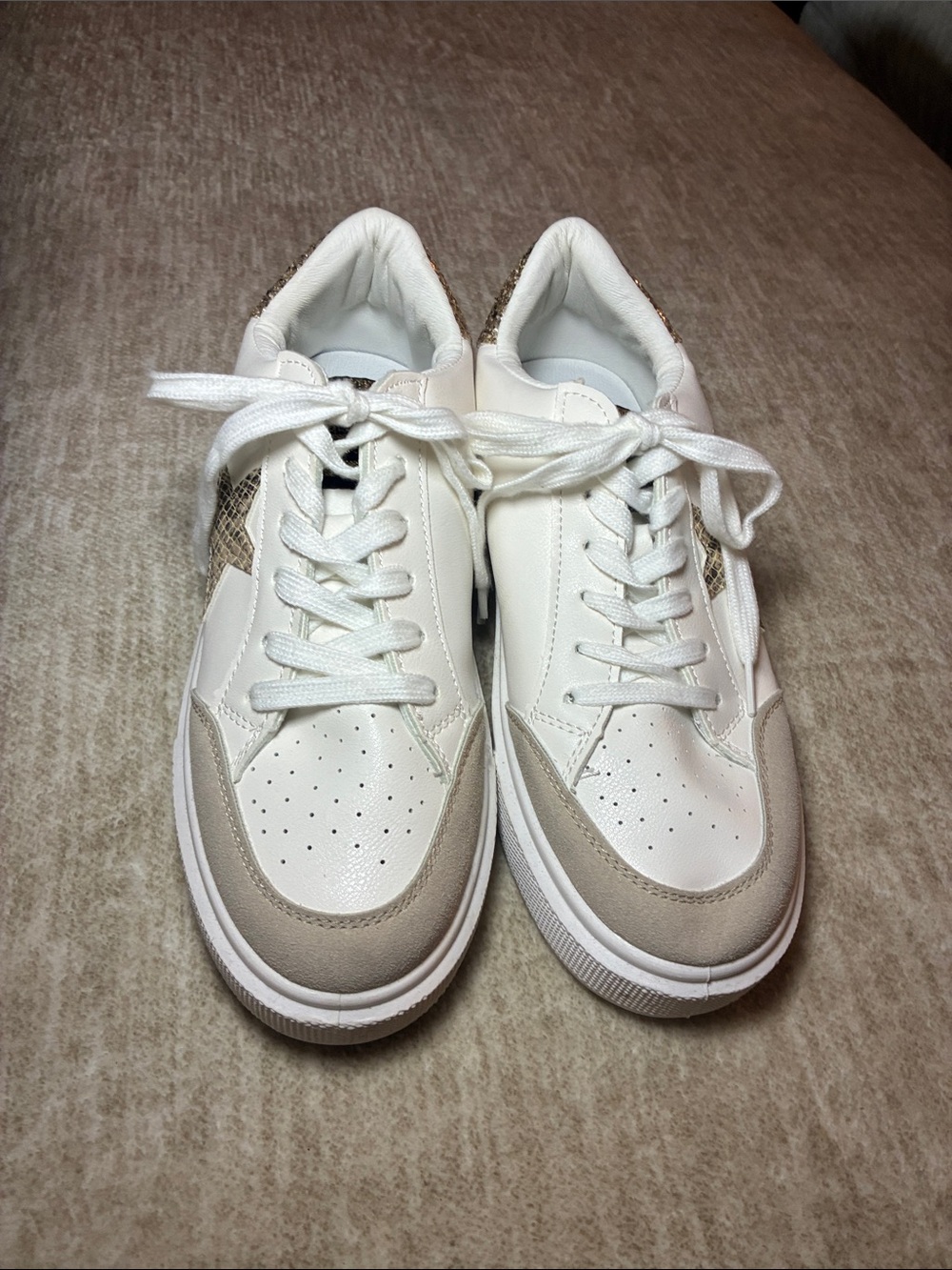 Vintage Havana White‎ Sneakers with Gold Accent